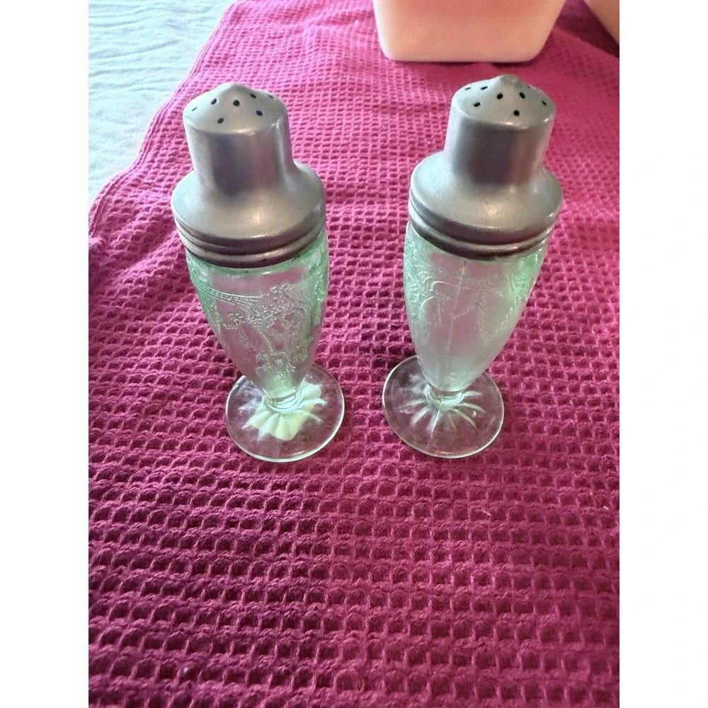 Anchor Hocking Cameo Ballerina Green Uranium Salt and Pepper Shakers with lids